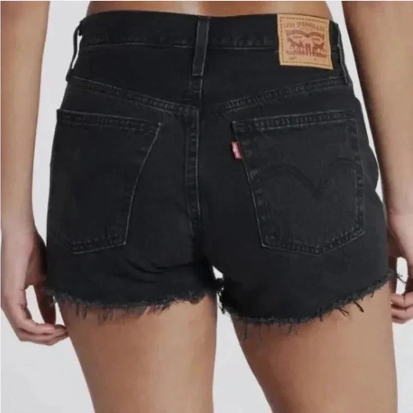 Levi's 501 Original Women's High-Rise Jean Denim Shorts Raw Hem Sz 28 - Picture 2 of 10
